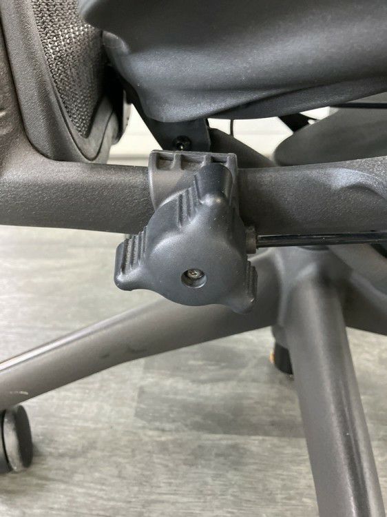 HermanMiller（ハーマンミラー）アーロンチェア 可動肘付アーロンチェア 商品画像8