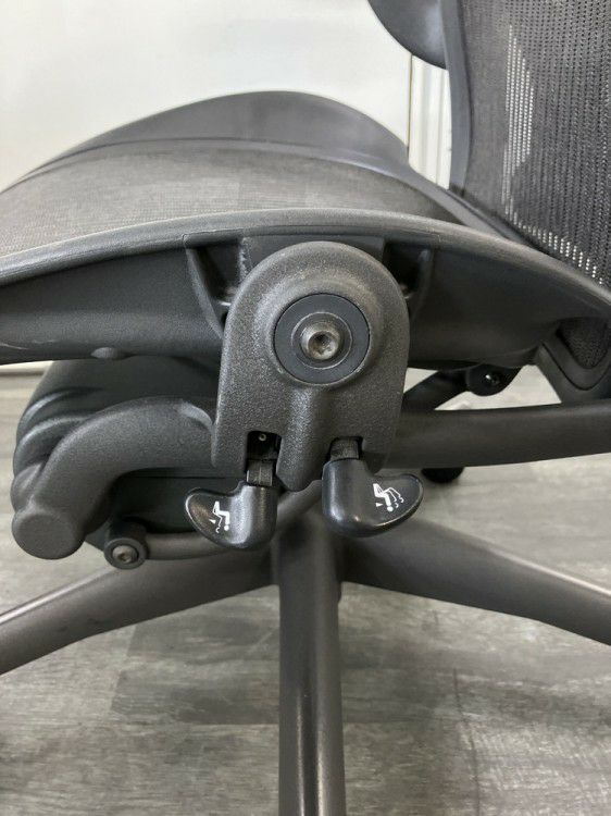 HermanMiller（ハーマンミラー）アーロンチェア 可動肘付アーロンチェア 商品画像9