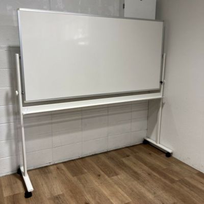 イトーキ1800脚付ホワイトボード 商品画像1