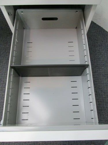 ウチダ（内田洋行） スカエナシリーズ 1400片袖デスク 9