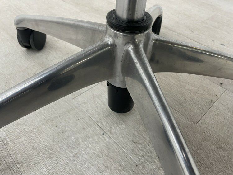 オカムラコンテッサ（Contessa）チェア 可動肘付コンテッサチェア 商品画像11