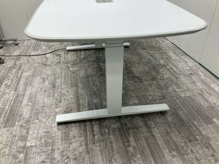 オカムラSwift(スイフト)シリーズ 電動昇降式1800ミーティングテーブル 商品画像9