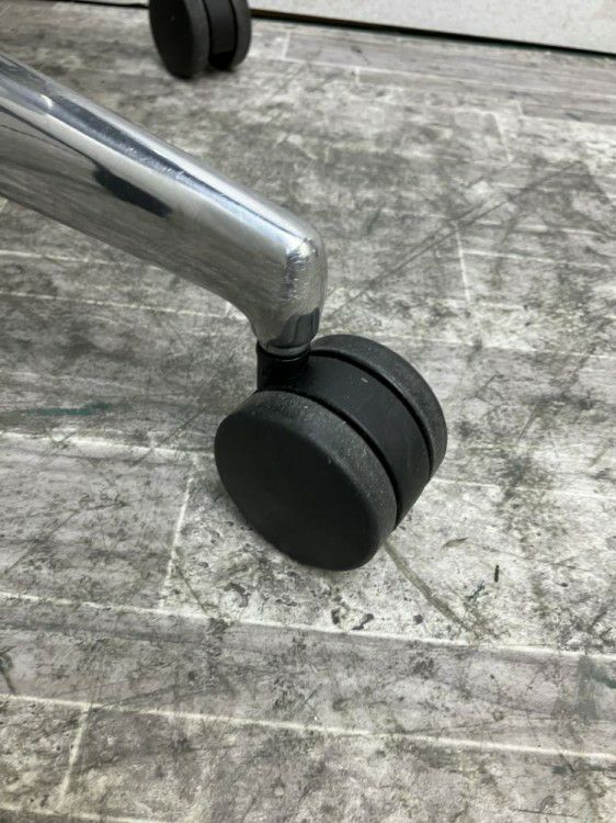 コクヨSaterite(サテリテ)シリーズ  固定肘付サテリテハイチェア 商品画像7