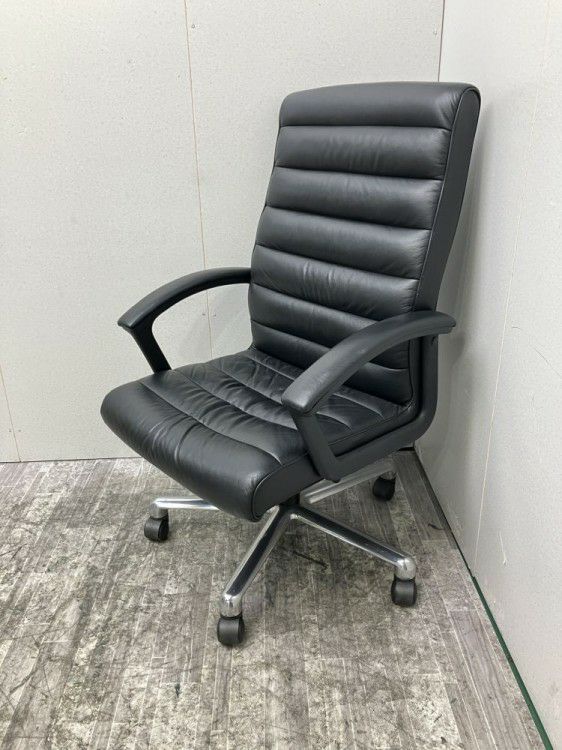 イトーキFｰ2タイプシリーズ 固定肘付マネージメントチェア 商品画像1