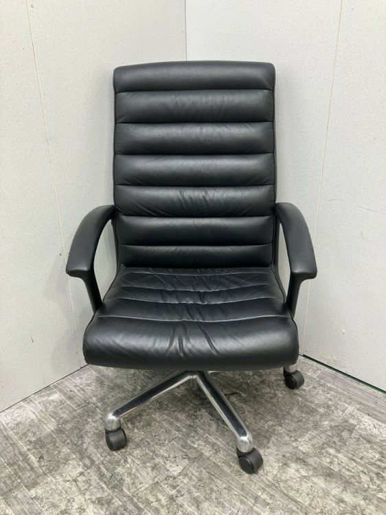 イトーキFｰ2タイプシリーズ 固定肘付マネージメントチェア 商品画像2