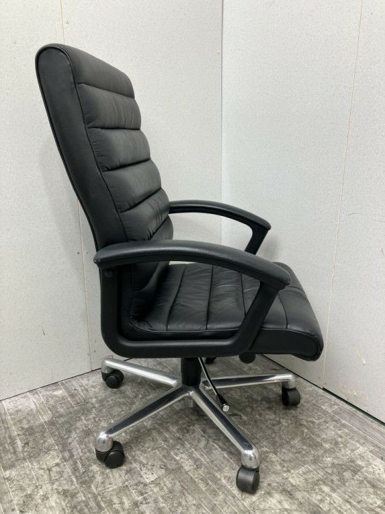 イトーキFｰ2タイプシリーズ 固定肘付マネージメントチェア 商品画像4