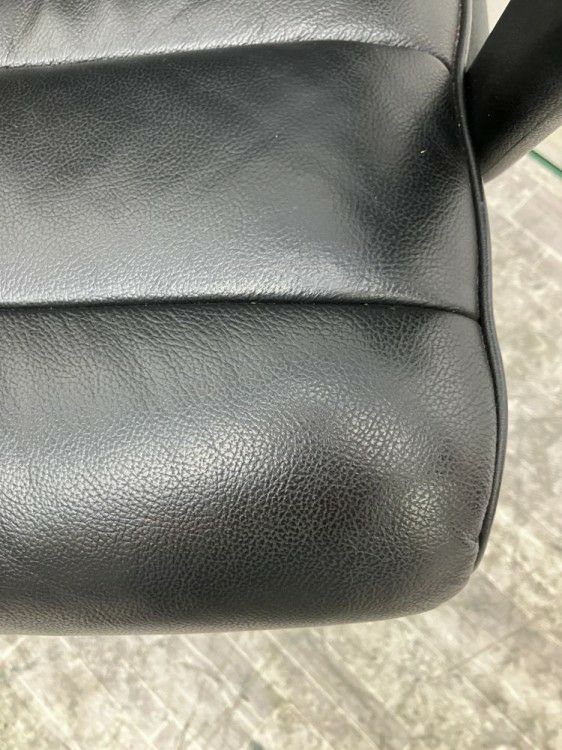 イトーキFｰ2タイプシリーズ 固定肘付マネージメントチェア 商品画像7