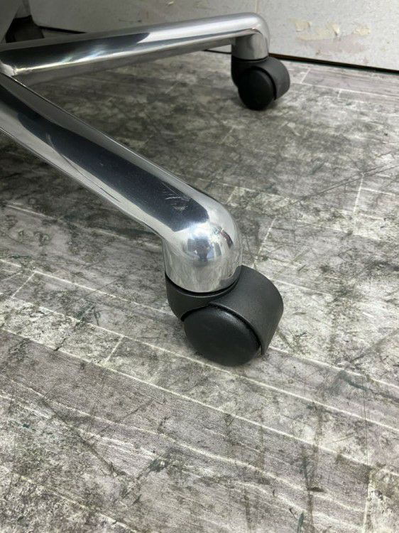 イトーキFｰ2タイプシリーズ 固定肘付マネージメントチェア 商品画像8