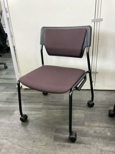 イトーキエレックシリーズ スタッキングチェア 商品画像1