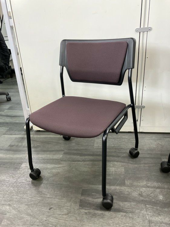 イトーキエレックシリーズ スタッキングチェア 商品画像1