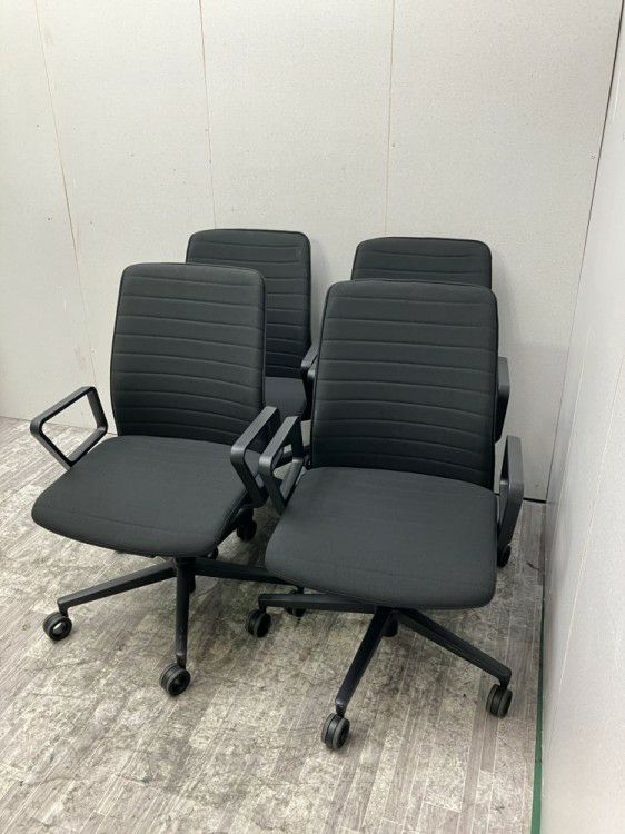 コクヨファブレチェア4脚セット 商品画像1