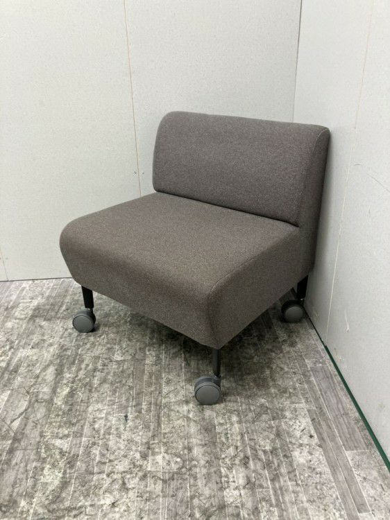 オカムラキャスター付1人掛けソファ 商品画像1