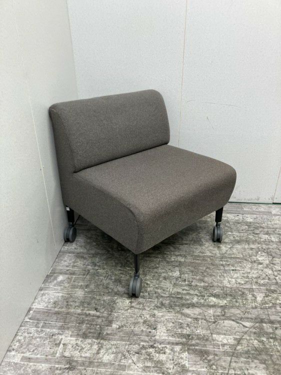 オカムラキャスター付1人掛けソファ 商品画像3