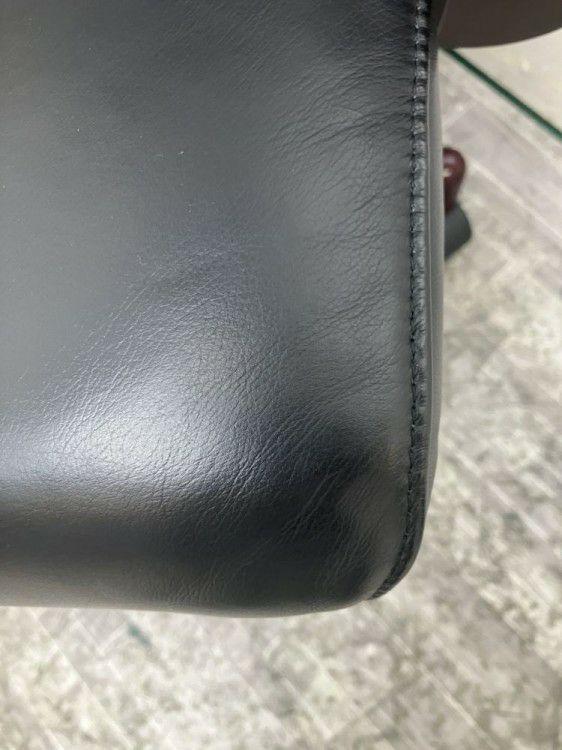 イトーキR-1タイプシリーズ 固定肘付エグゼクティブチェア 商品画像6