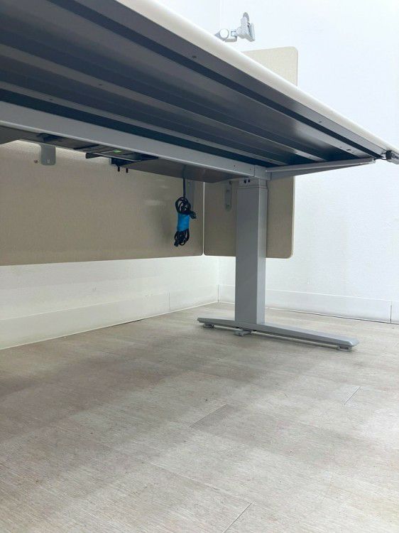 オカムラSwift(スイフト)シリーズ 1600電動昇降デスク 商品画像13