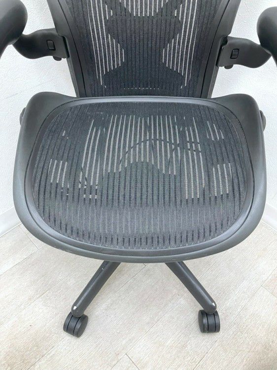 HermanMiller（ハーマンミラー）アーロンチェア 可動肘付アーロンチェア 商品画像11