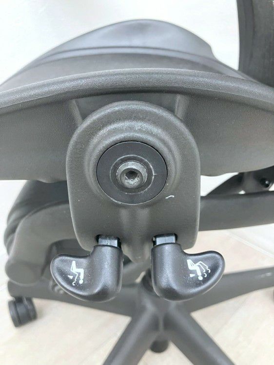 HermanMiller（ハーマンミラー）アーロンチェア 可動肘付アーロンチェア 商品画像17