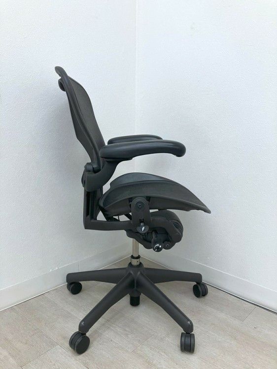 HermanMiller（ハーマンミラー）アーロンチェア 可動肘付アーロンチェア 商品画像3