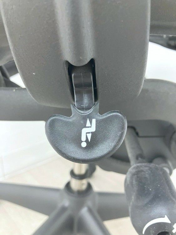 HermanMiller（ハーマンミラー）アーロンチェア 可動肘付アーロンチェア 商品画像13