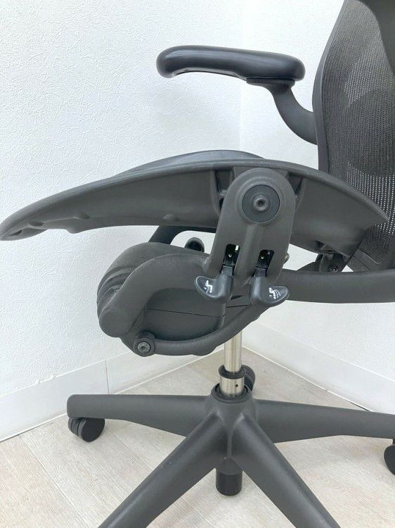 HermanMiller（ハーマンミラー）アーロンチェア 可動肘付アーロンチェア 商品画像15