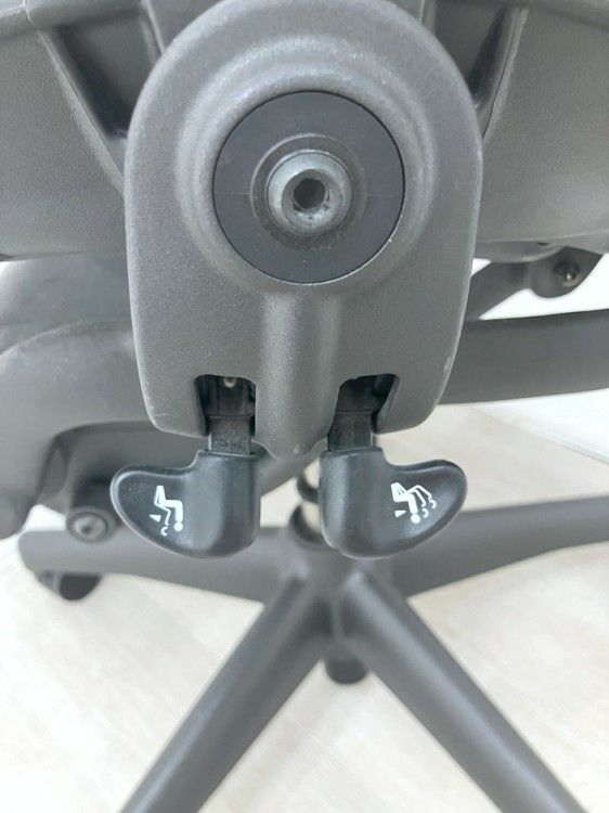 HermanMiller（ハーマンミラー）アーロンチェア 可動肘付アーロンチェア 商品画像16