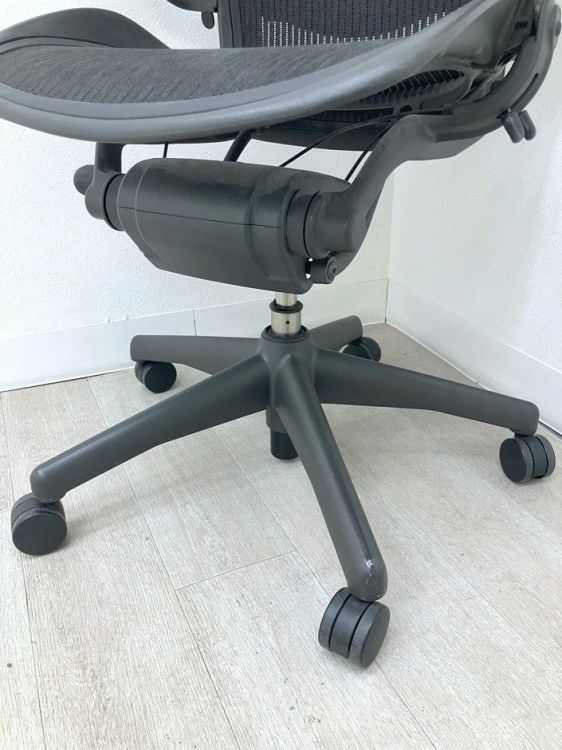 HermanMiller（ハーマンミラー）アーロンチェア 可動肘付アーロンチェア 商品画像17