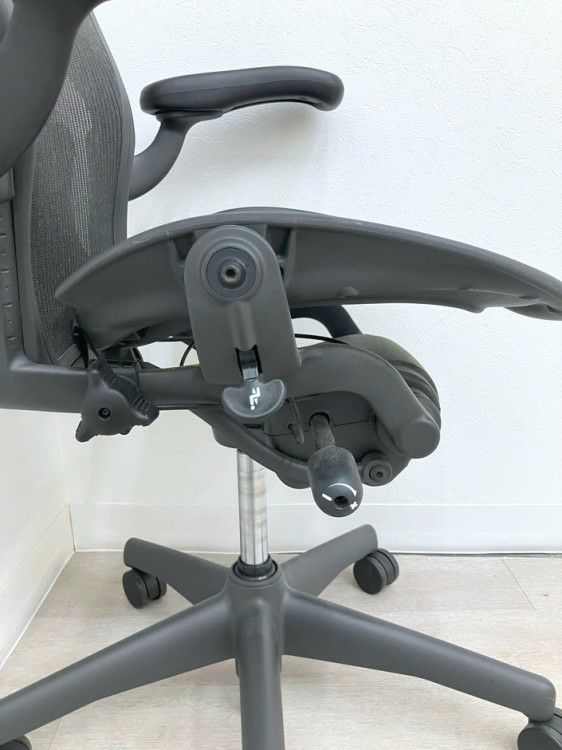HermanMiller（ハーマンミラー）アーロンチェア 可動肘付アーロンチェア 商品画像13