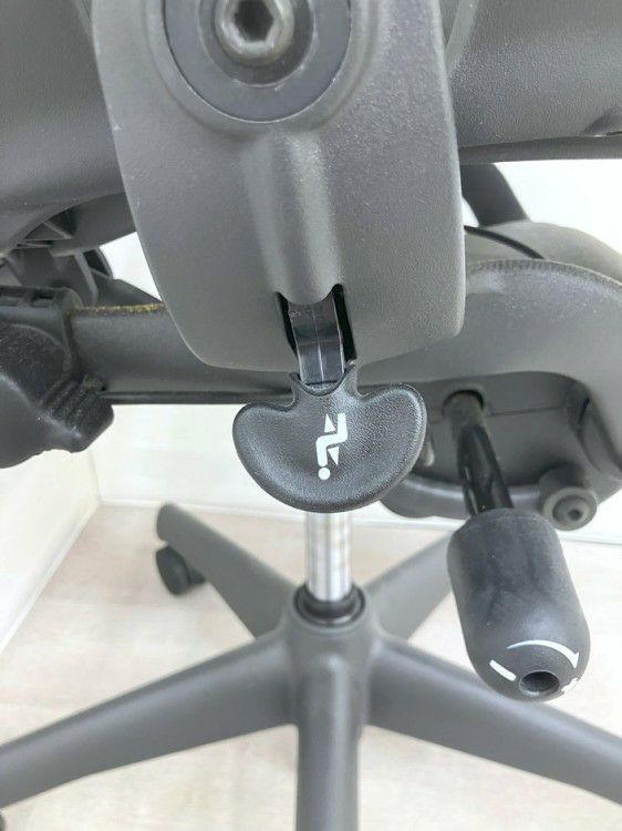 HermanMiller（ハーマンミラー）アーロンチェア 可動肘付アーロンチェア 商品画像14