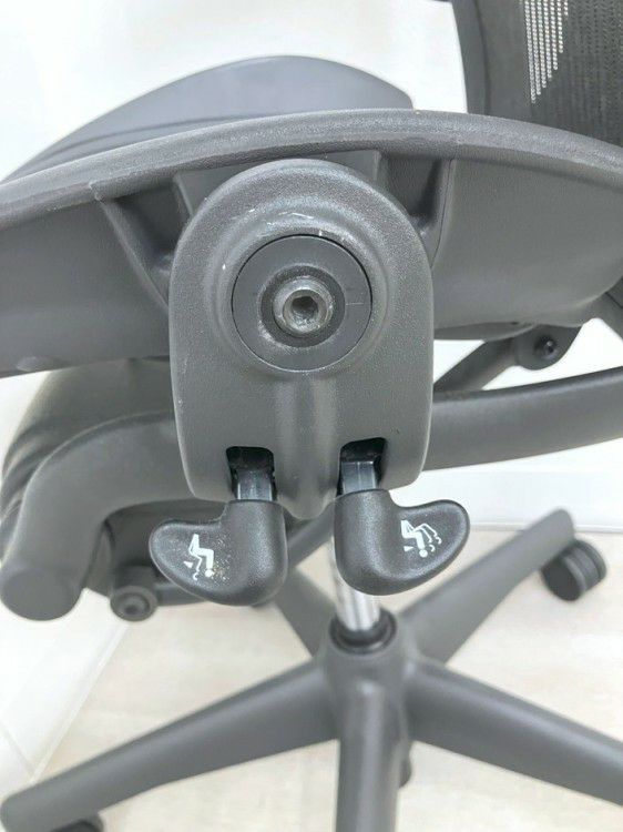 HermanMiller（ハーマンミラー）アーロンチェア 可動肘付アーロンチェア 商品画像17