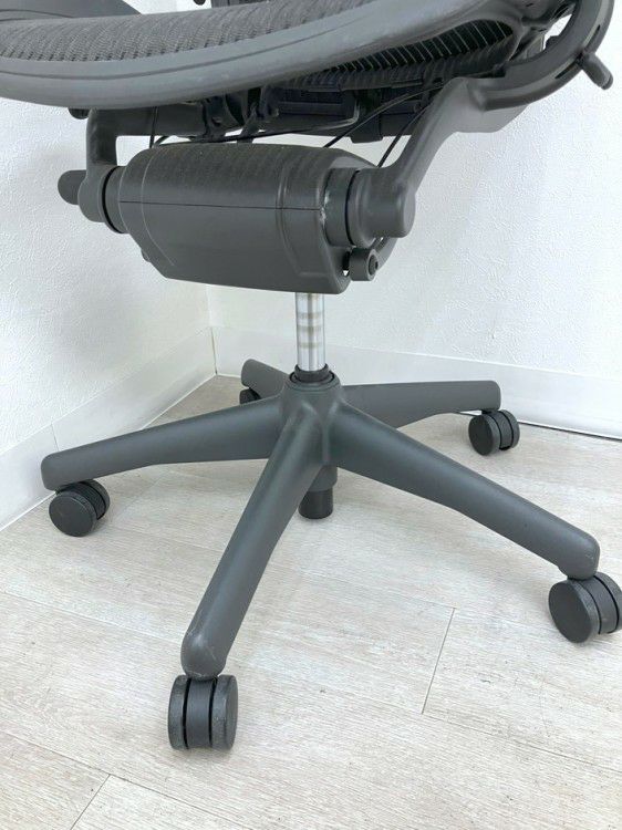 HermanMiller（ハーマンミラー）アーロンチェア 可動肘付アーロンチェア 商品画像18
