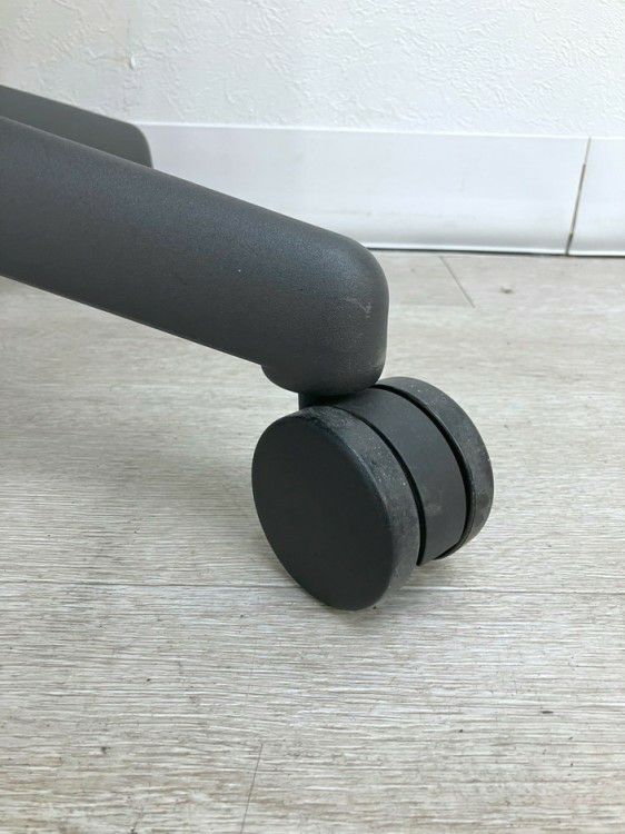 HermanMiller（ハーマンミラー）アーロンチェア 可動肘付アーロンチェア 商品画像19