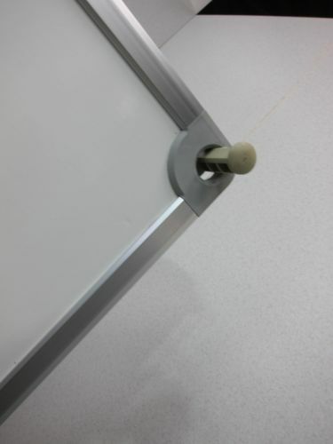 イトーキ上下スライド式縦型脚付ホワイトボード 商品画像8