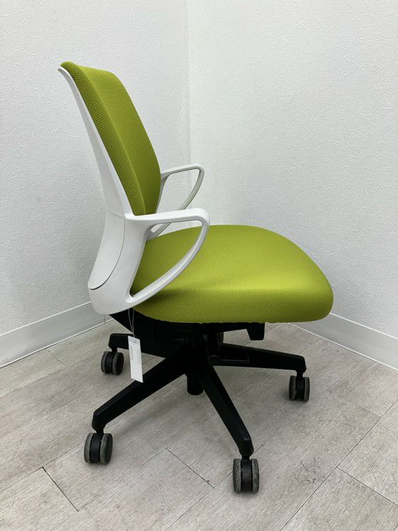 コクヨピコラ(picora)チェア 固定肘付ピコラチェア 商品画像3