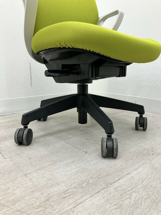 コクヨピコラ(picora)チェア 固定肘付ピコラチェア 商品画像11