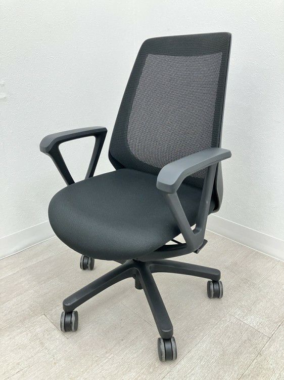 イトーキnona(ノナ)シリーズ 固定肘付ノナチェア 商品画像1