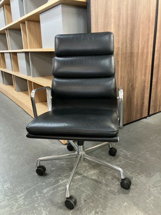 ハーマンミラー イームズ ソフトパッドグループチェア | 無限堂ネット