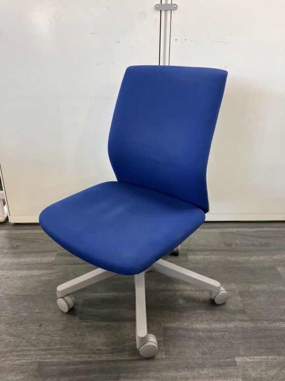 オカムラオムネスシリーズ オムネスチェア 商品画像1