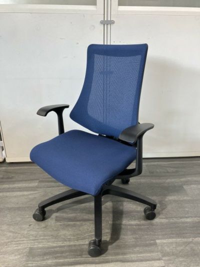 イトーキf(エフチェア)シリーズ 固定肘付エフチェア 商品画像1