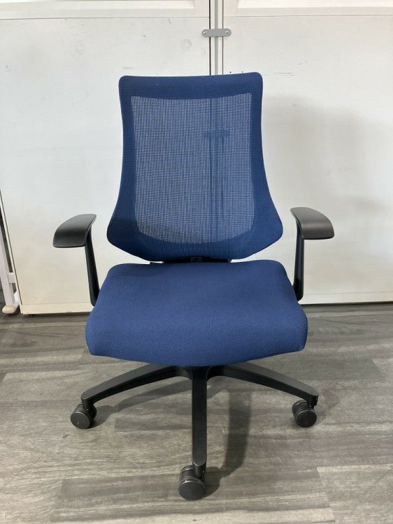 イトーキf(エフチェア)シリーズ 固定肘付エフチェア 商品画像2