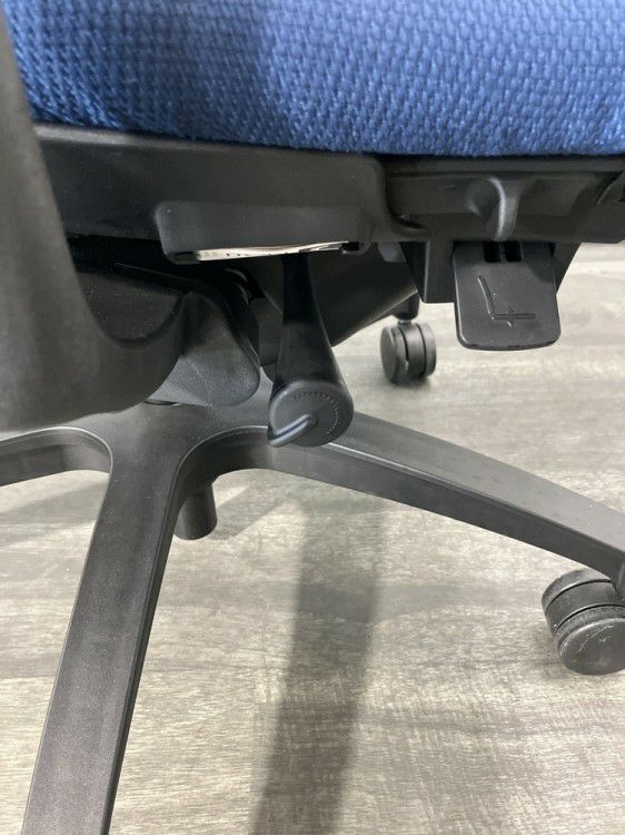 イトーキf(エフチェア)シリーズ 固定肘付エフチェア 商品画像7