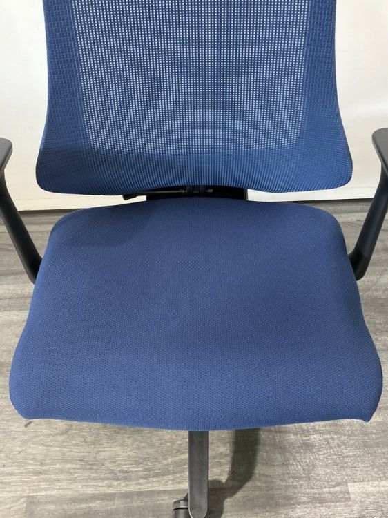 イトーキf(エフチェア)シリーズ 固定肘付エフチェア 商品画像12