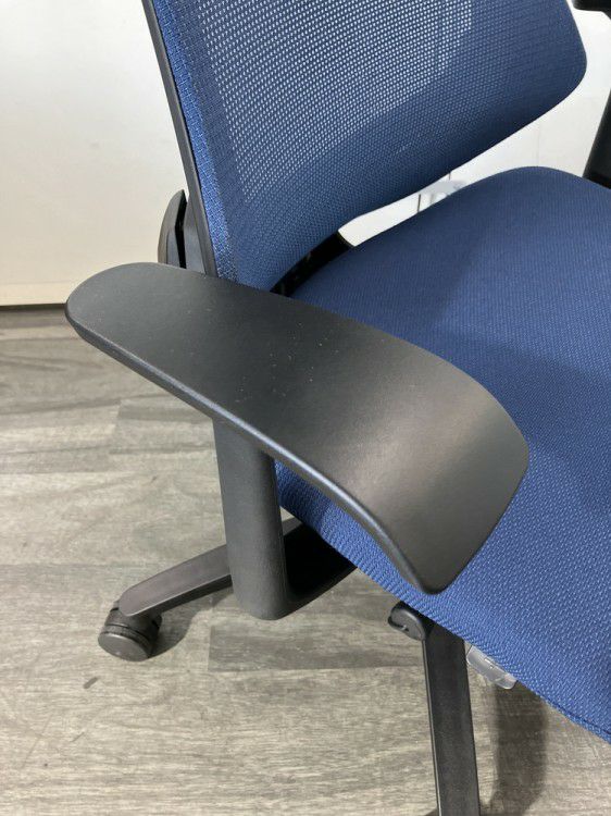 イトーキf(エフチェア)シリーズ 固定肘付エフチェア 商品画像13