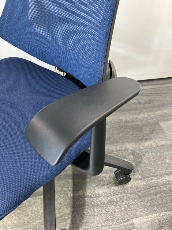 イトーキf(エフチェア)シリーズ 固定肘付エフチェア 商品画像14