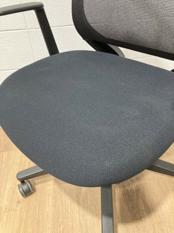 コクヨMitra2（ミトラ2）チェア 固定肘付ミトラ2チェア 商品画像4