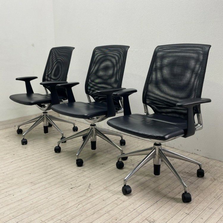 Vitra（ヴィトラ）Meda Chair (メダ チェア) 固定肘付メダ2チェア3脚セット 商品画像1