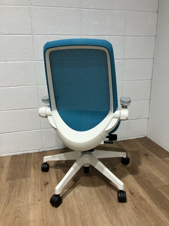 イトーキノート(nort)チェア 可動肘付ノートチェア 商品画像3