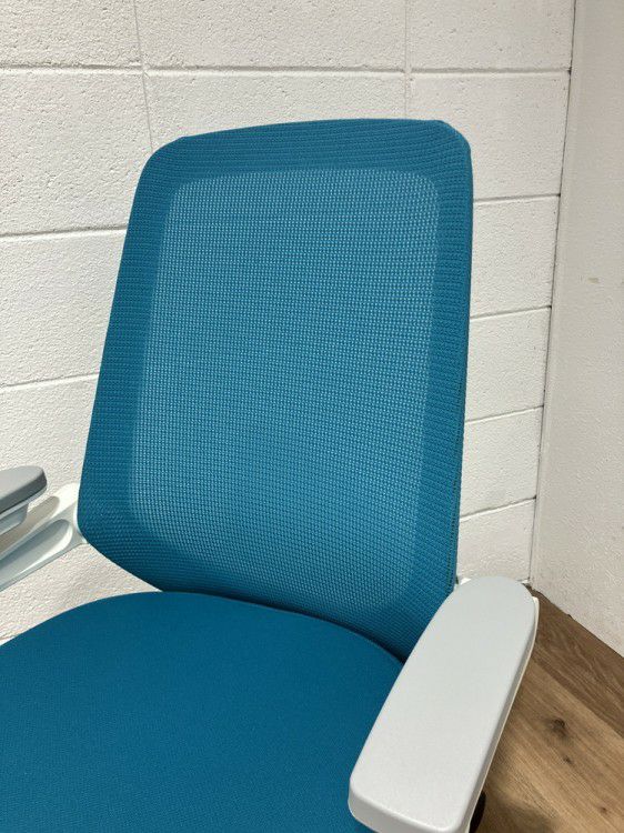 イトーキノート(nort)チェア 可動肘付ノートチェア 商品画像5