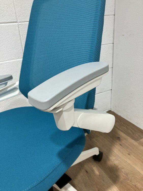 イトーキノート(nort)チェア 可動肘付ノートチェア 商品画像7