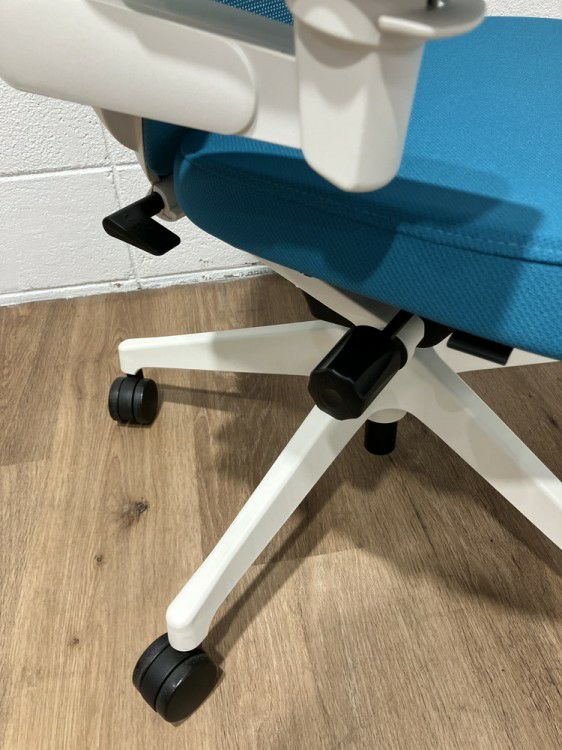 イトーキノート(nort)チェア 可動肘付ノートチェア 商品画像9