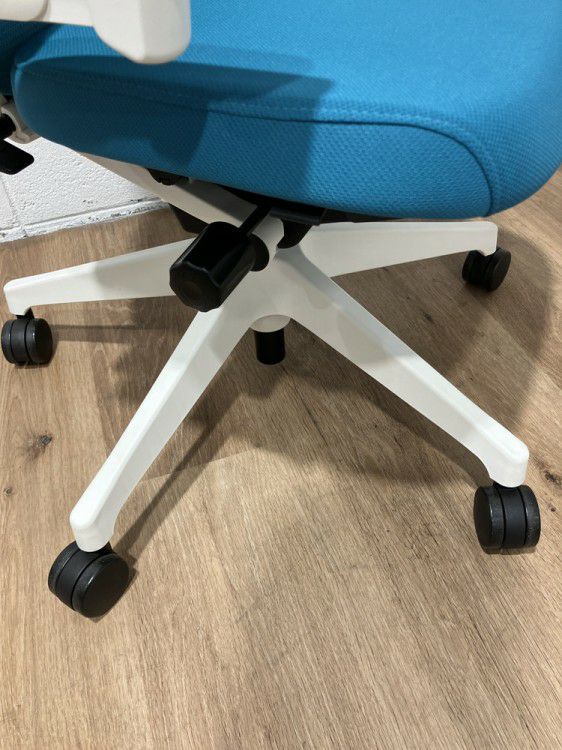 イトーキノート(nort)チェア 可動肘付ノートチェア 商品画像10